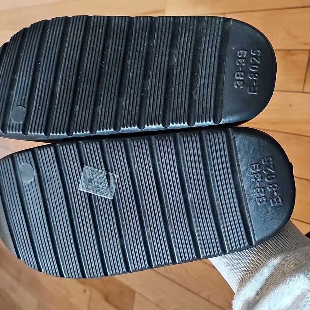 Slippers / Sandals - Picture 4 of 6